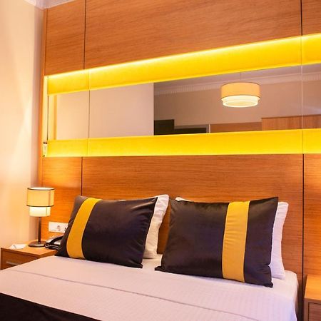 คารามันส์ ซีรน์เกชิ สวีท โฮเต็ล Hotel อิสตันบูล ภายนอก รูปภาพ