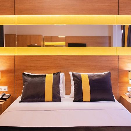 คารามันส์ ซีรน์เกชิ สวีท โฮเต็ล Hotel อิสตันบูล ภายนอก รูปภาพ