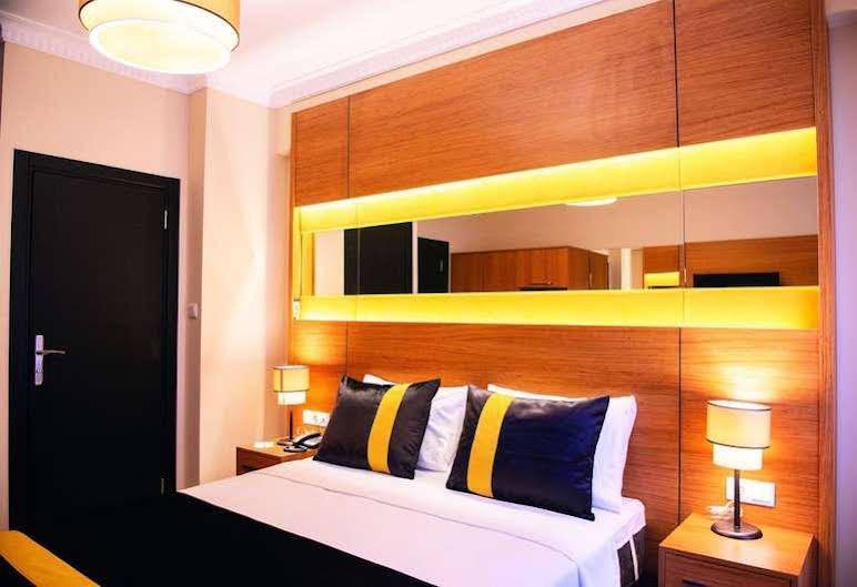 คารามันส์ ซีรน์เกชิ สวีท โฮเต็ล Hotel อิสตันบูล ภายนอก รูปภาพ