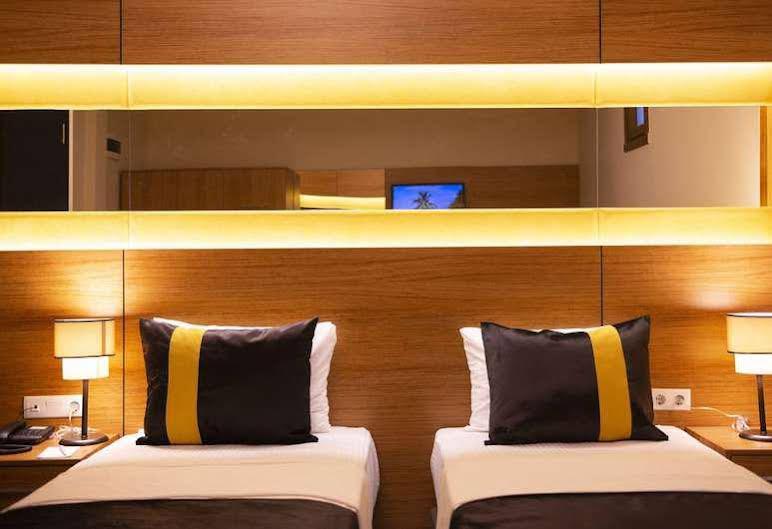 คารามันส์ ซีรน์เกชิ สวีท โฮเต็ล Hotel อิสตันบูล ภายนอก รูปภาพ