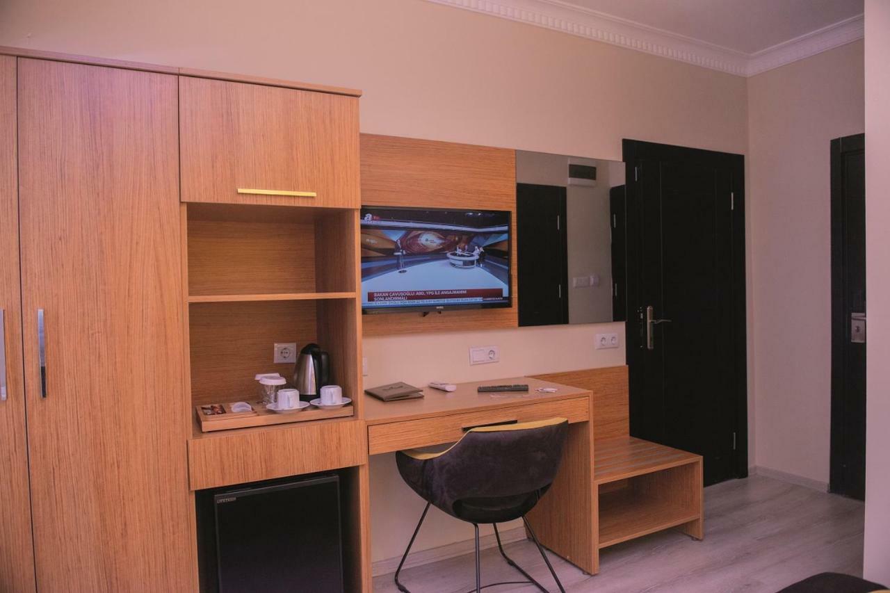 คารามันส์ ซีรน์เกชิ สวีท โฮเต็ล Hotel อิสตันบูล ภายนอก รูปภาพ
