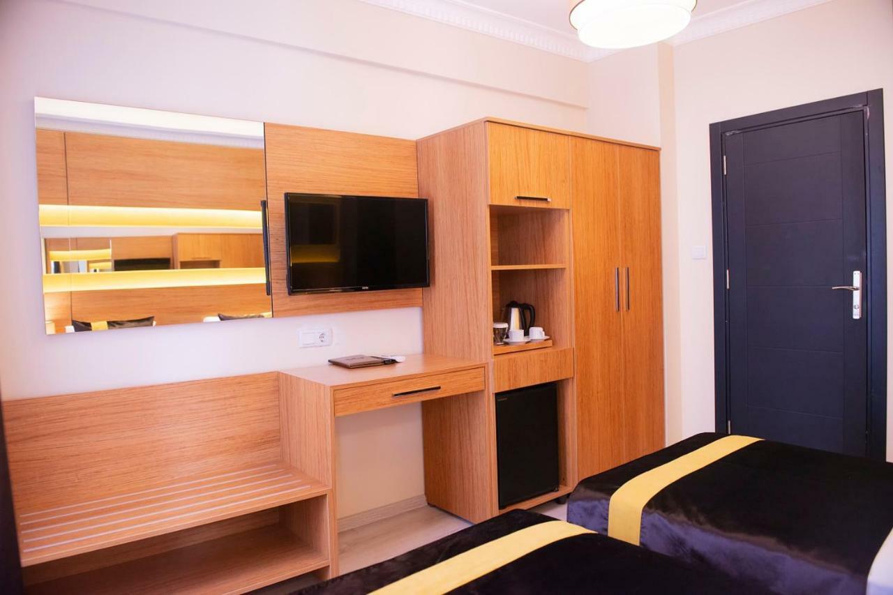 คารามันส์ ซีรน์เกชิ สวีท โฮเต็ล Hotel อิสตันบูล ภายนอก รูปภาพ