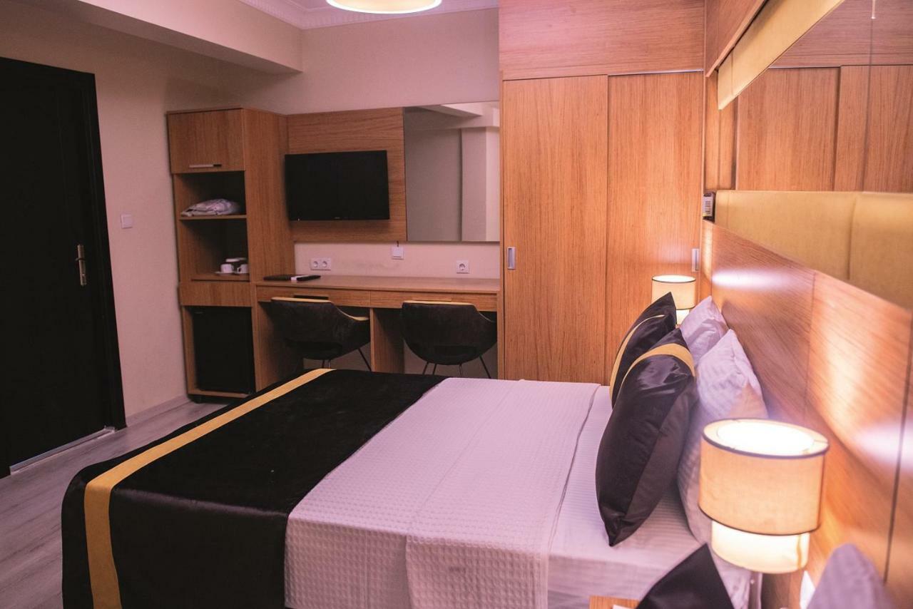 คารามันส์ ซีรน์เกชิ สวีท โฮเต็ล Hotel อิสตันบูล ภายนอก รูปภาพ