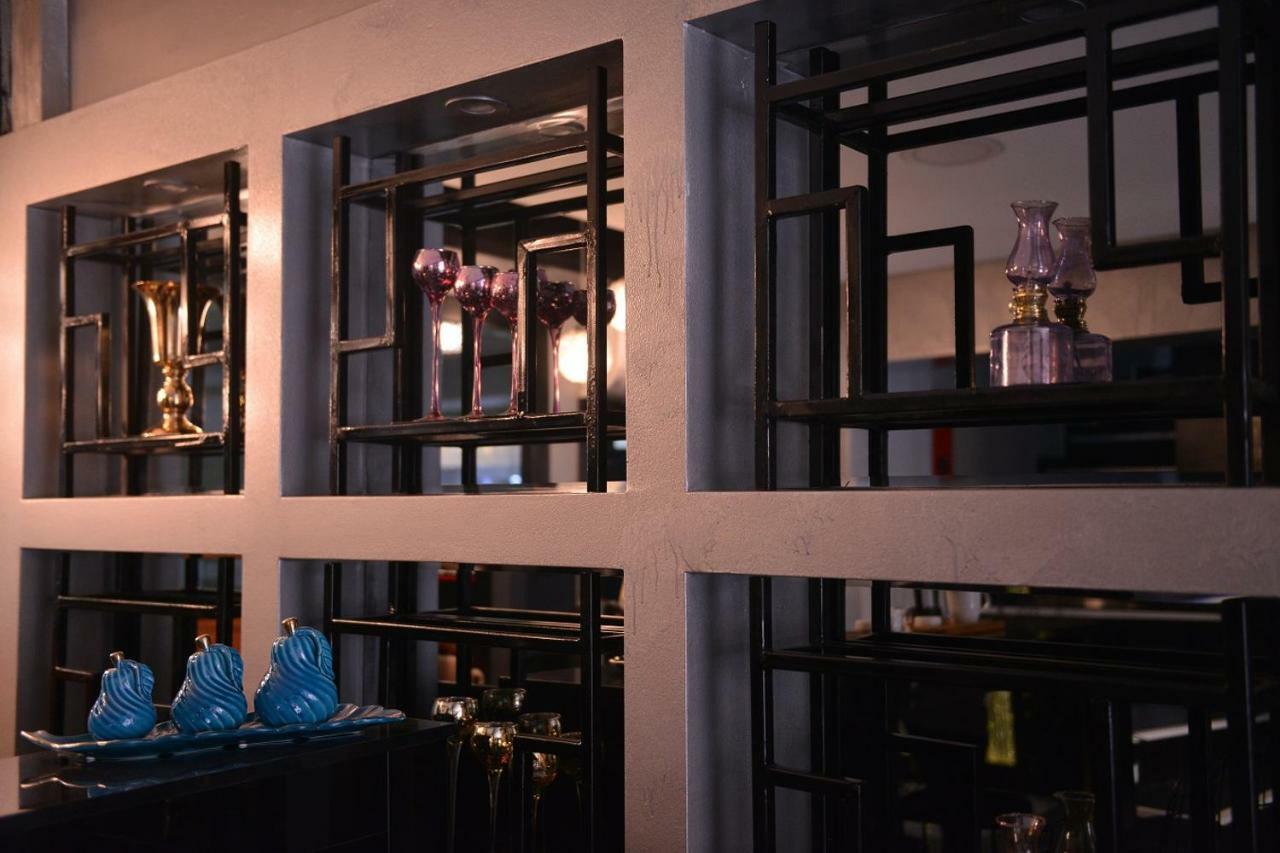 คารามันส์ ซีรน์เกชิ สวีท โฮเต็ล Hotel อิสตันบูล ภายนอก รูปภาพ