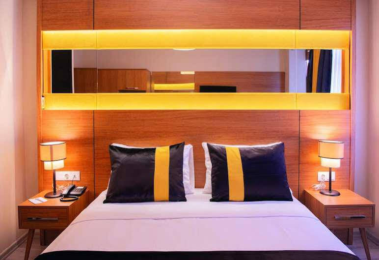 คารามันส์ ซีรน์เกชิ สวีท โฮเต็ล Hotel อิสตันบูล ภายนอก รูปภาพ