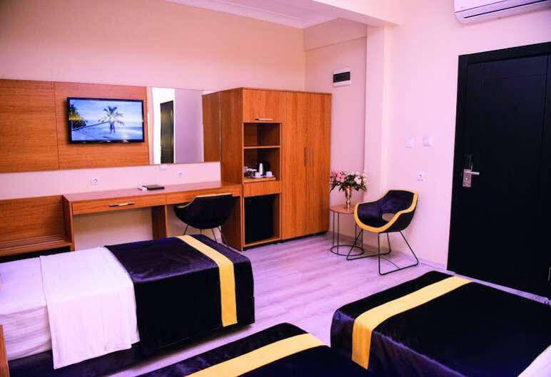 คารามันส์ ซีรน์เกชิ สวีท โฮเต็ล Hotel อิสตันบูล ภายนอก รูปภาพ